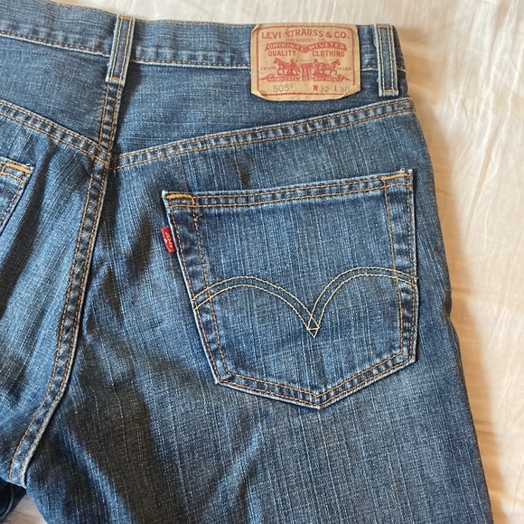 Levi size 32x30 regular fit denim jeans - Picture 6 of 7